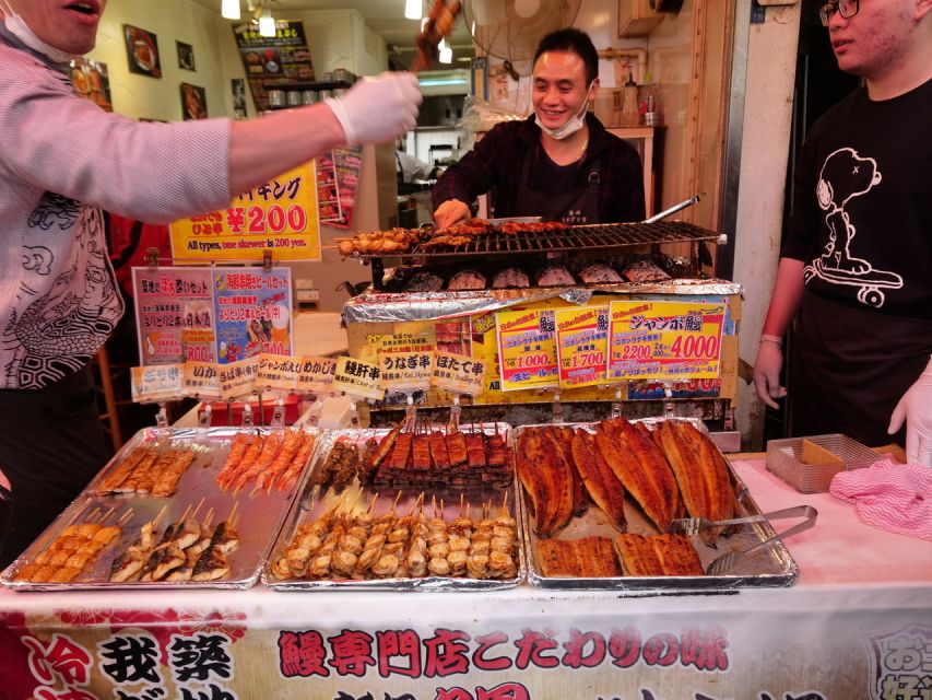 Tokyo: Tsukiji Fish Market Tour with 6 Stops & Seafood Lunch - Eating through the Outer Market