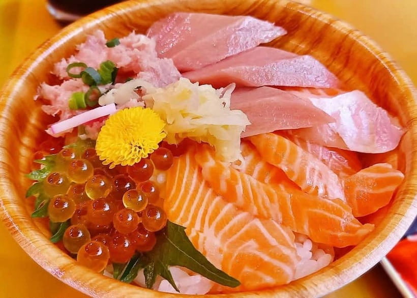 Tokyo: Tsukiji Market and Hama-rikyu Gardens Guided Tour - Tsukiji Hongwanji Temple: a peaceful beginning