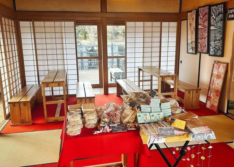 Tokyo: Tsukiji Market and Hama-rikyu Gardens Guided Tour - Hama-rikyu Gardens and Tokyo’s unexpected quiet