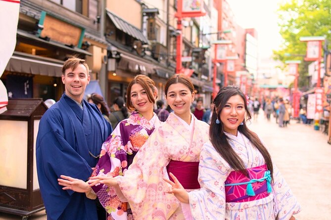 Tokyo: Winter Kimono Experience in Asakusa - At the shop with Kazune’s team