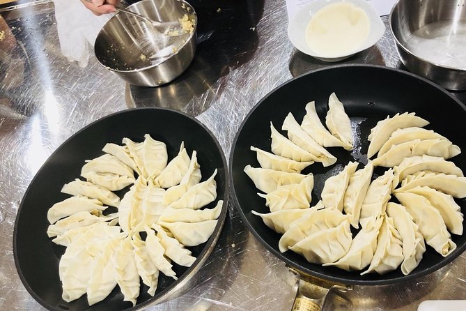 Vegan/Vegetarian Ramen and Gyoza by Bentoya cooking - Making ramen soup instead of opening a packet