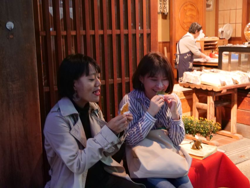 Yanaka District: Historical Walking Tour in Tokyo's Old Town - The Old-House Café And Lucky Cat Painting