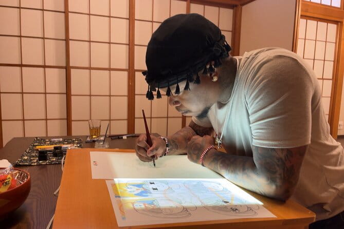 Yokohama: Manga/Anime Art & Cooking Experience in a Tatami Room - Drawing manga with Yuka in a Yokohama home